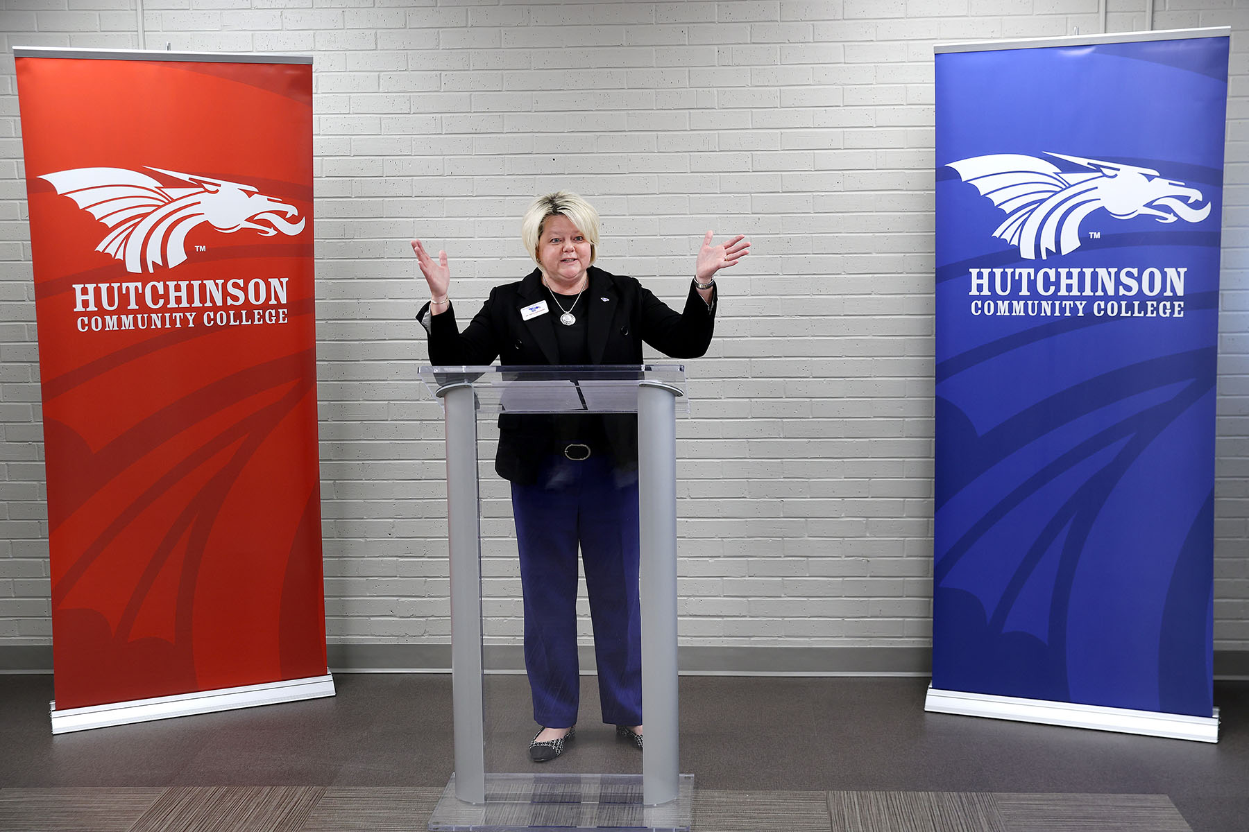 040726 HutchCC Davis Hall Moran_3805.jpg