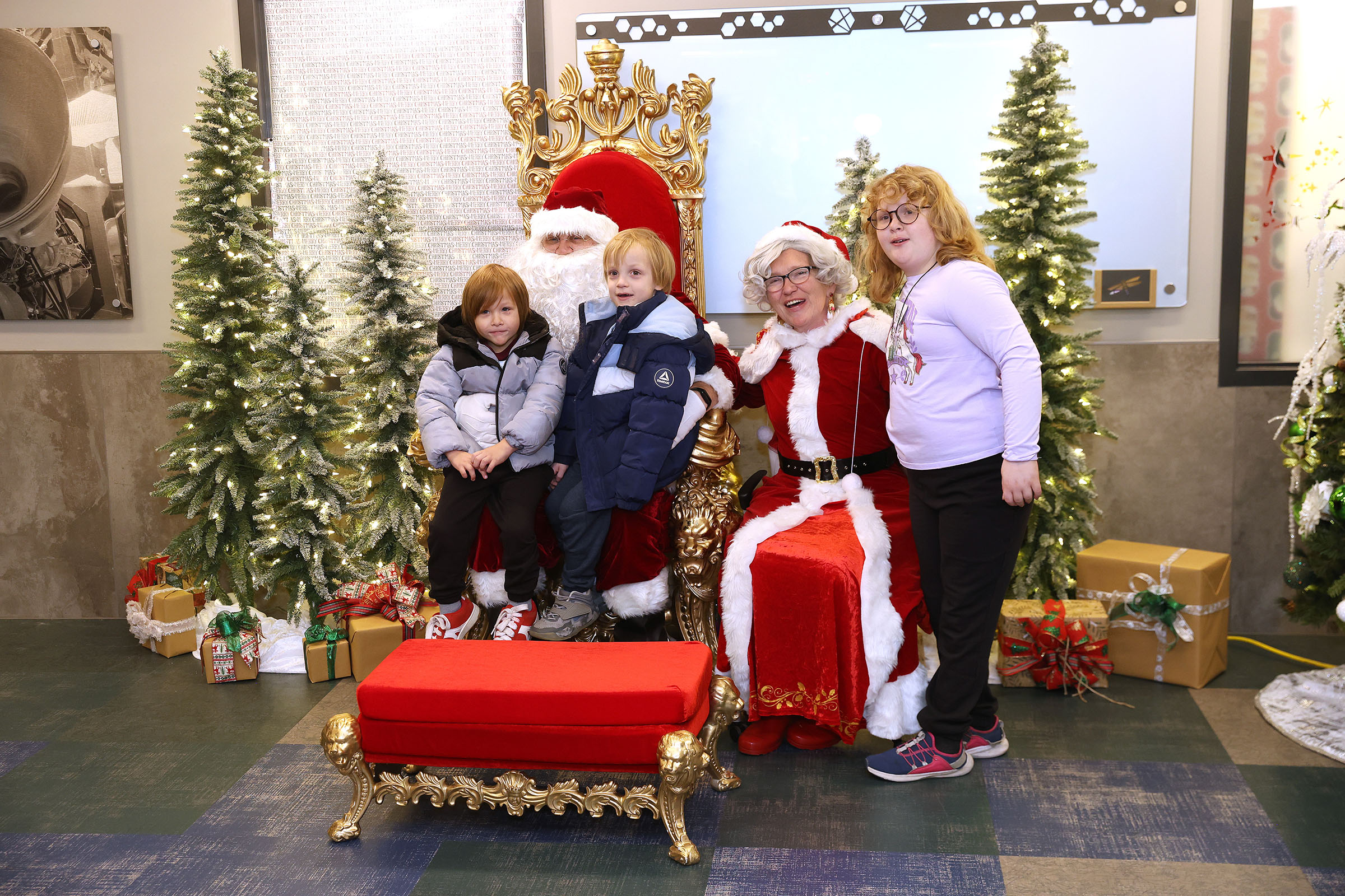 2025 shop with a sheriff_9849.jpg