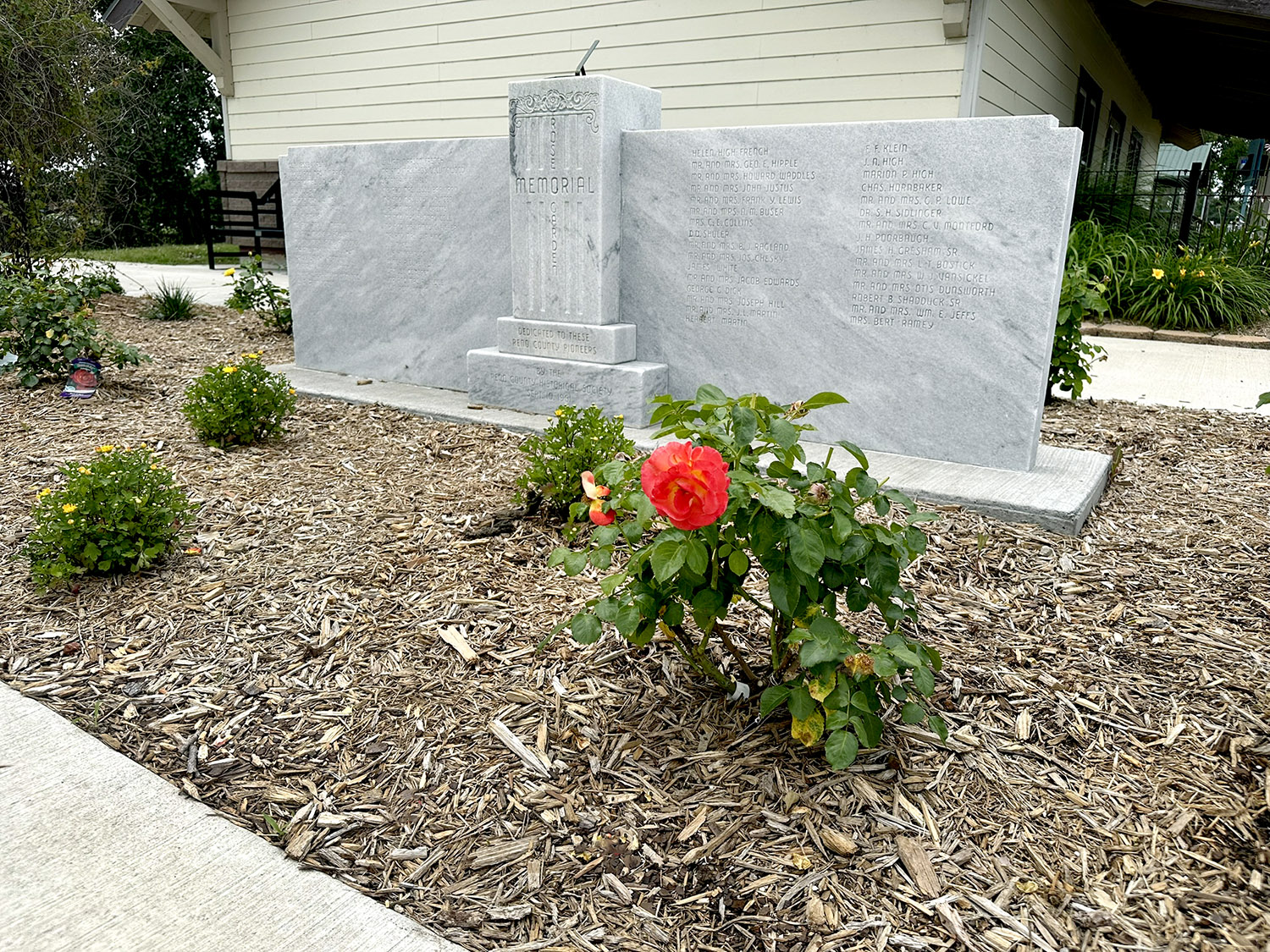 Rose Garden Monument Fair060425 xIMG_9217.jpg